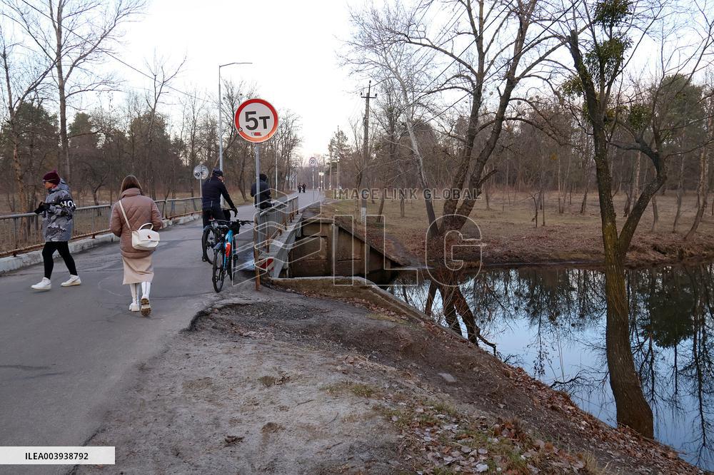 Park bridge over Dnipro river
