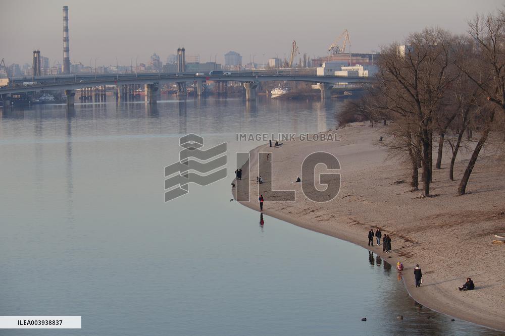 Park bridge over Dnipro river