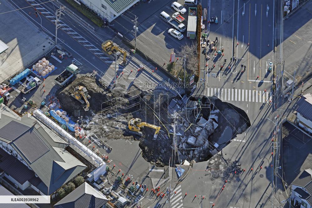Sinkhole at intersection near Tokyo