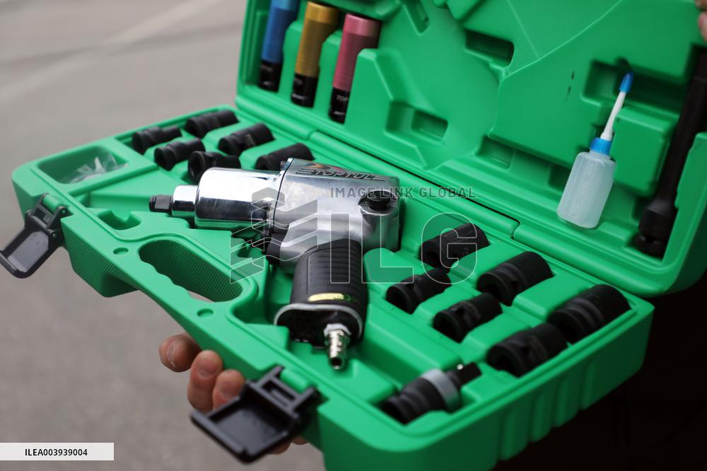 Mobile repair shops for military equipment presented in Kyiv