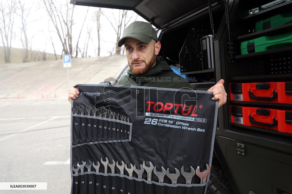 Mobile repair shops for military equipment presented in Kyiv