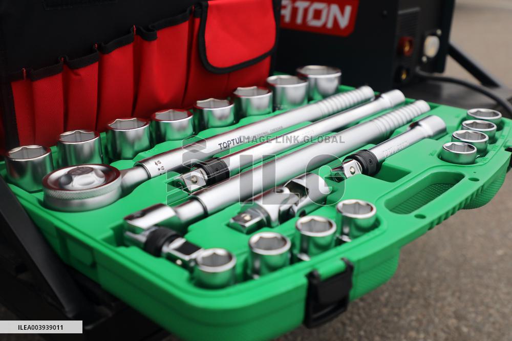 Mobile repair shops for military equipment presented in Kyiv