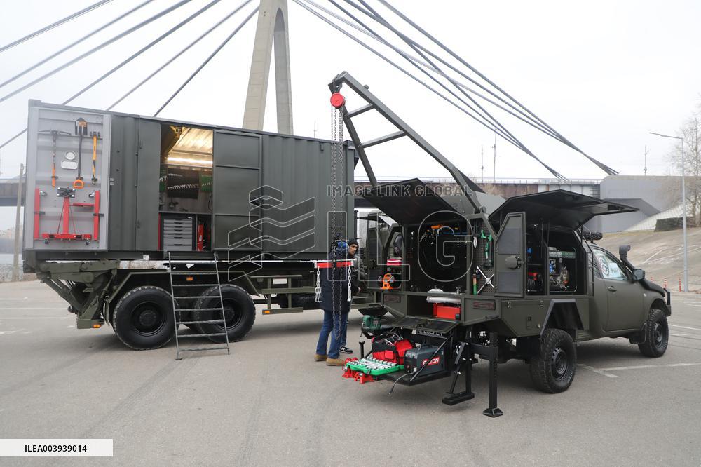 Mobile repair shops for military equipment presented in Kyiv