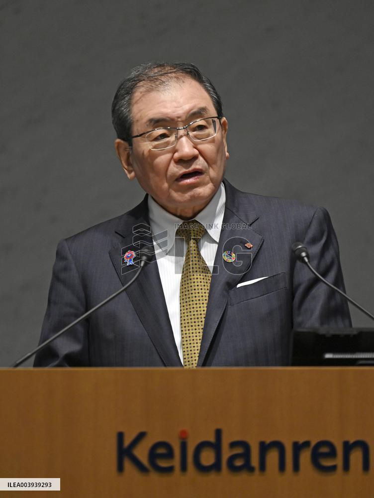 Keidanren chief addresses labor-management forum