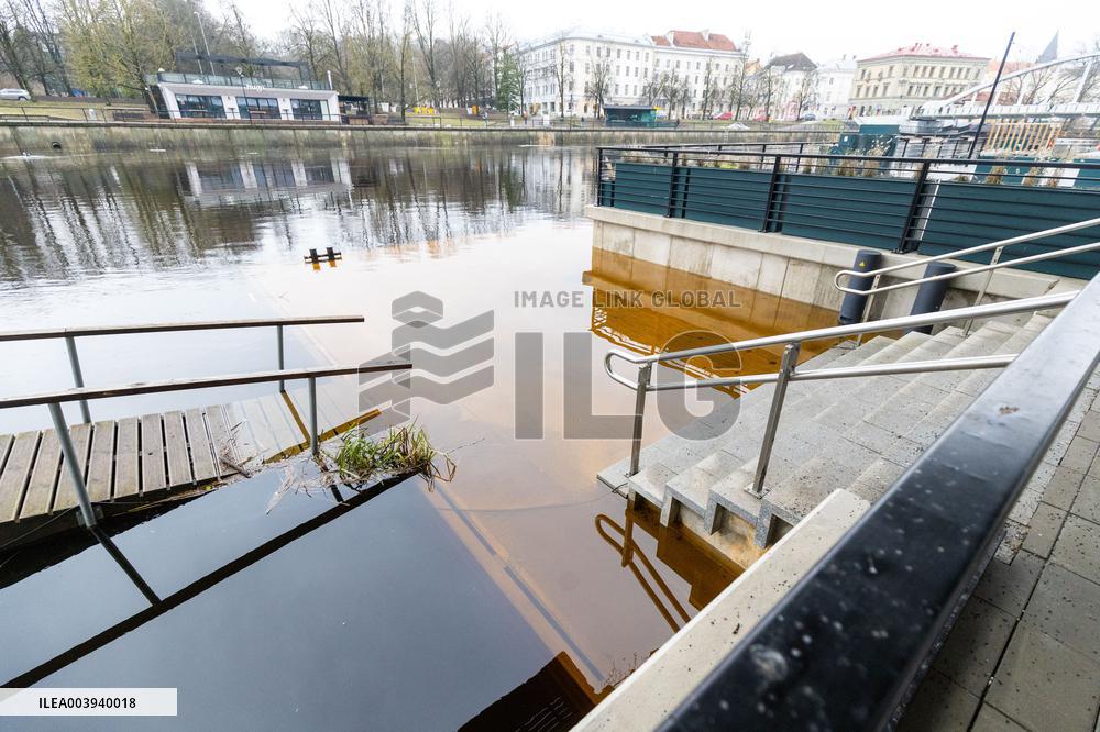 Unusual flood in winter