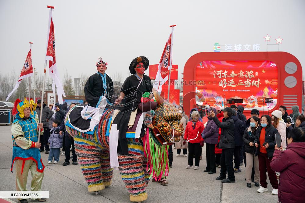 Stilt Walking Beast Show in Yuncheng