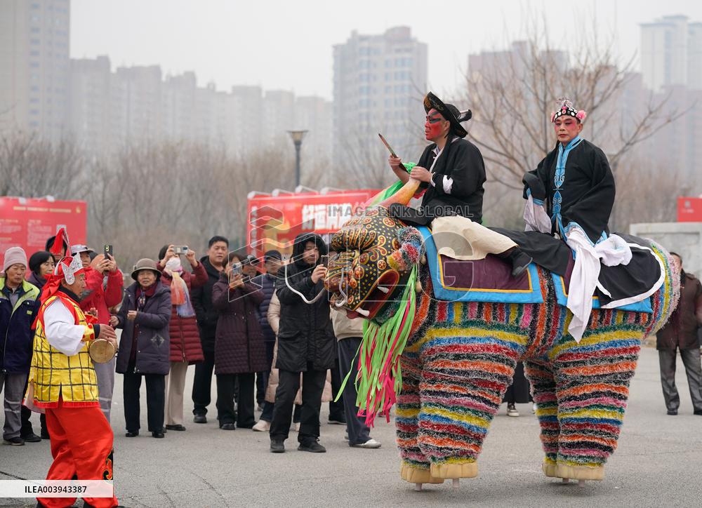 Stilt Walking Beast Show in Yuncheng