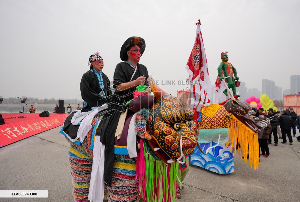 Stilt Walking Beast Show in Yuncheng