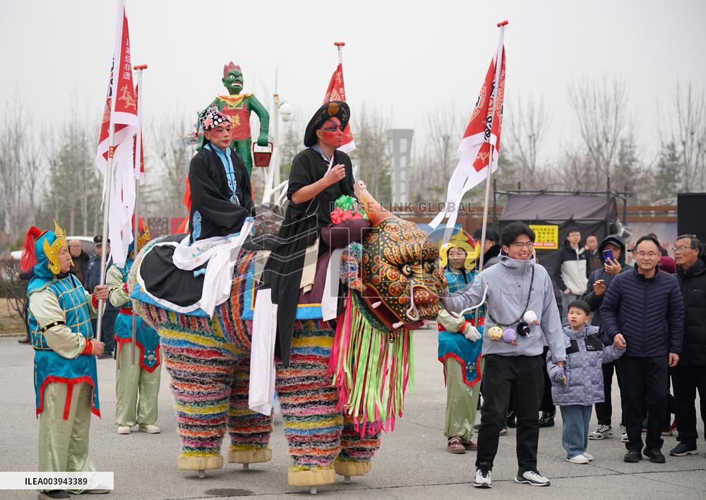 Stilt Walking Beast Show in Yuncheng