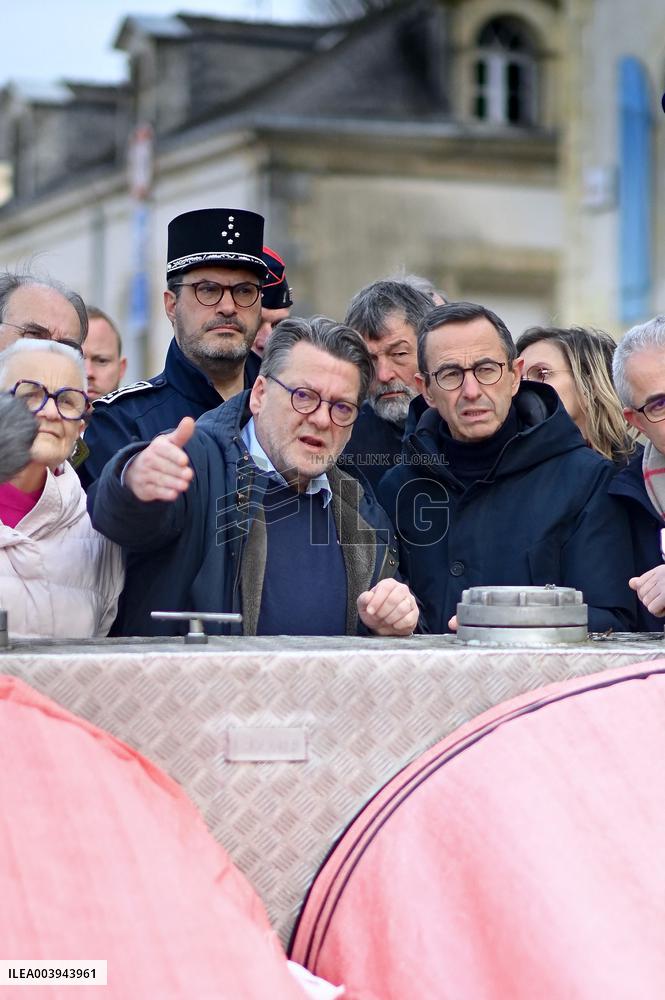Bruno Retailleau and Agnès Pannier-Runacher visit Redon after floods