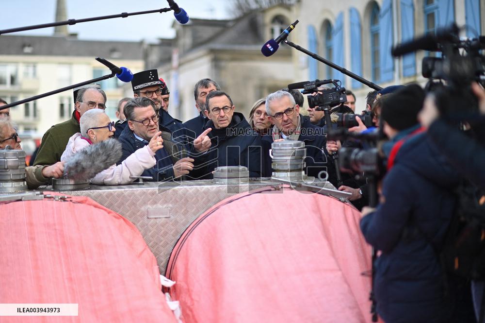 Bruno Retailleau and Agnès Pannier-Runacher visit Redon after floods