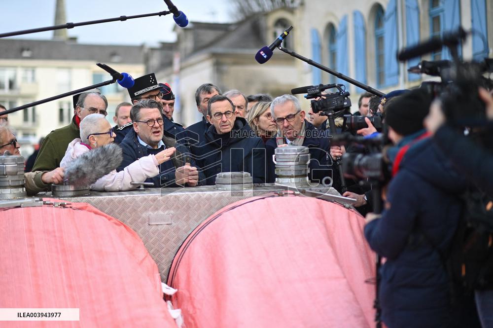 Bruno Retailleau and Agnès Pannier-Runacher visit Redon after floods
