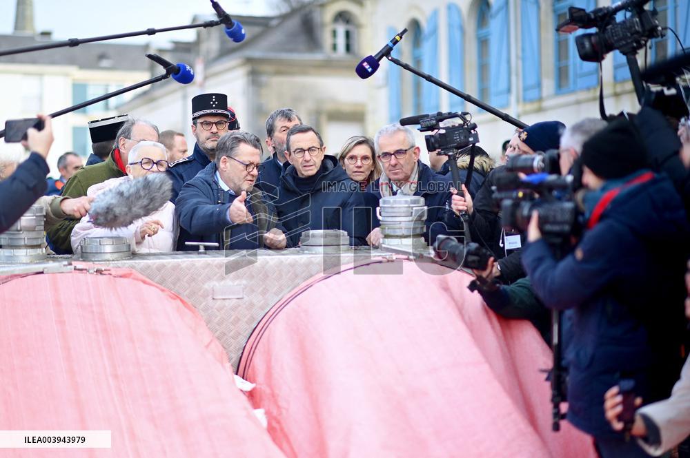 Bruno Retailleau and Agnès Pannier-Runacher visit Redon after floods