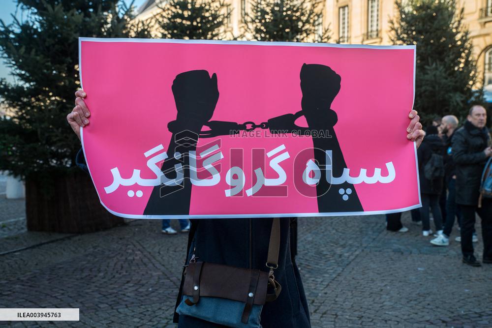 Rally in support of three French Citizen imprisoned in Iran - Paris