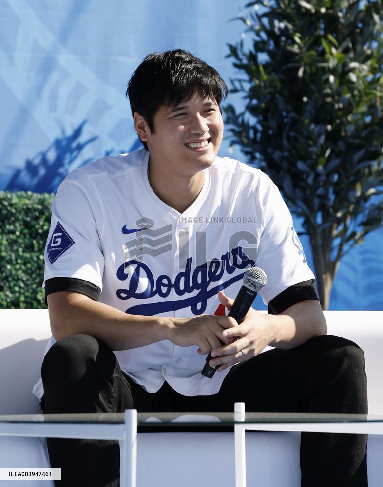 Baseball: Ohtani attends fan event