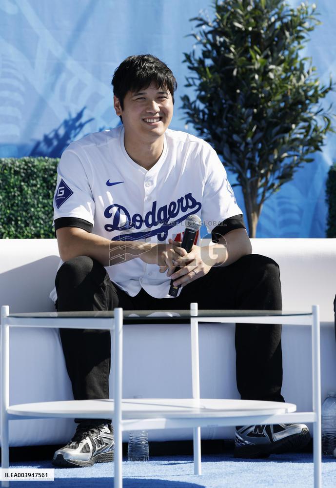 Baseball: Ohtani attends fan event