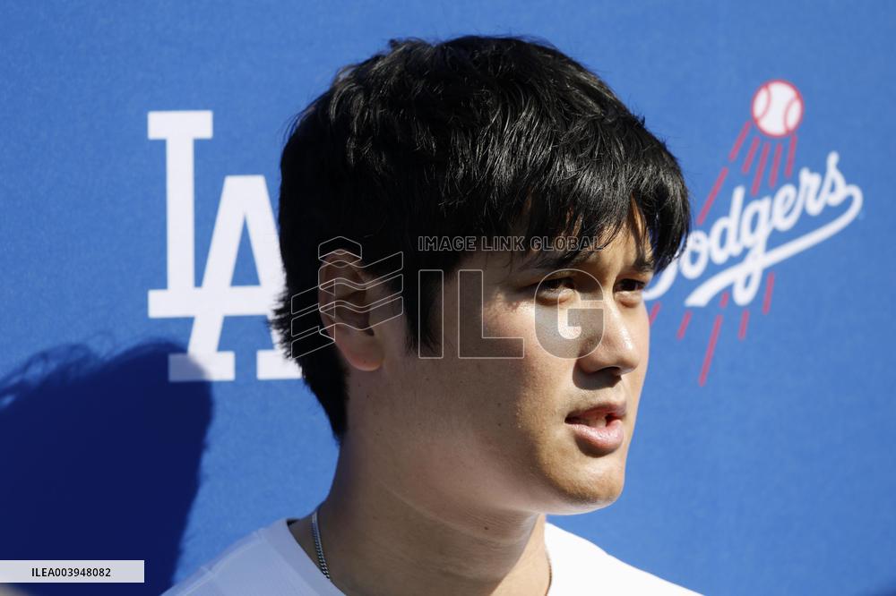 Baseball: Ohtani attends fan event