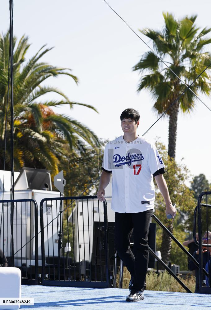 Baseball: Ohtani attends fan event