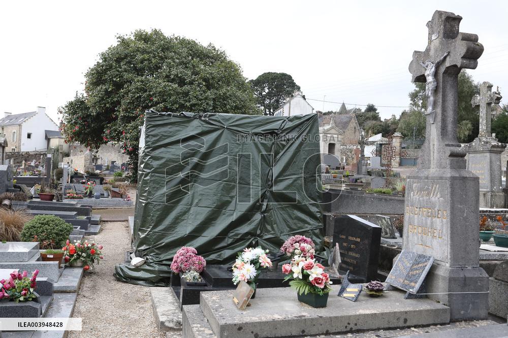 Grave of Jean-Marie Le Pen vandalised - La Trinite Sur Mer