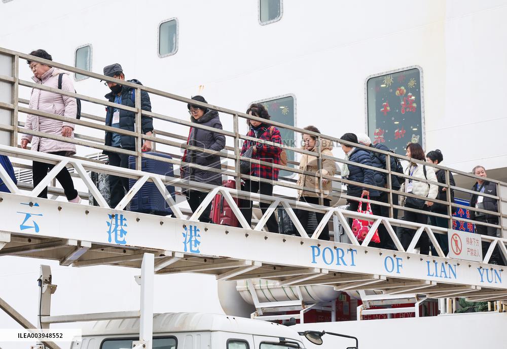 South Korean Tourists Entering China