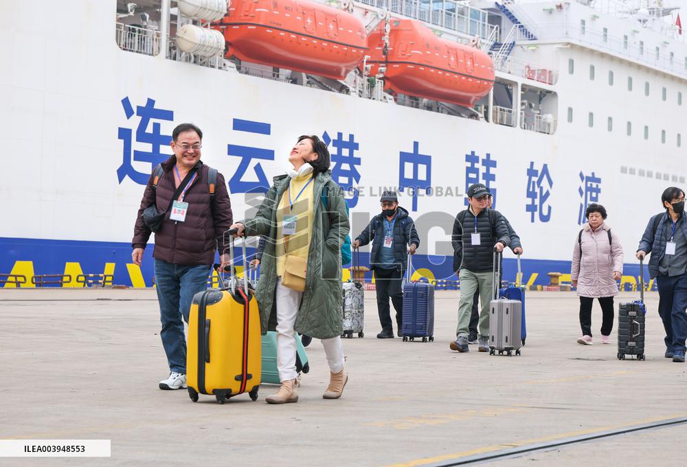 South Korean Tourists Entering China