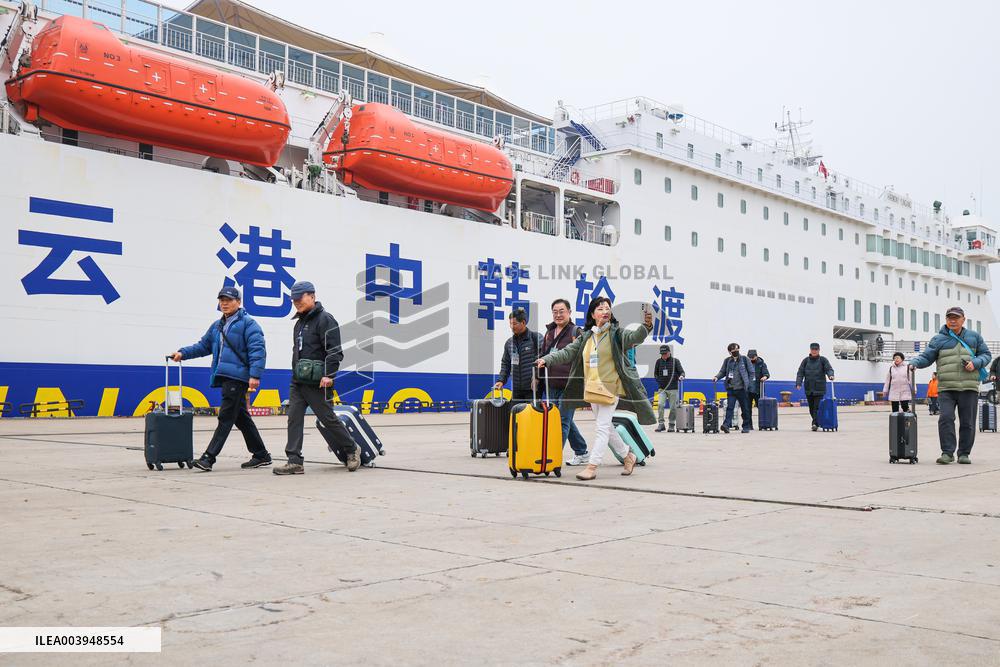 South Korean Tourists Entering China
