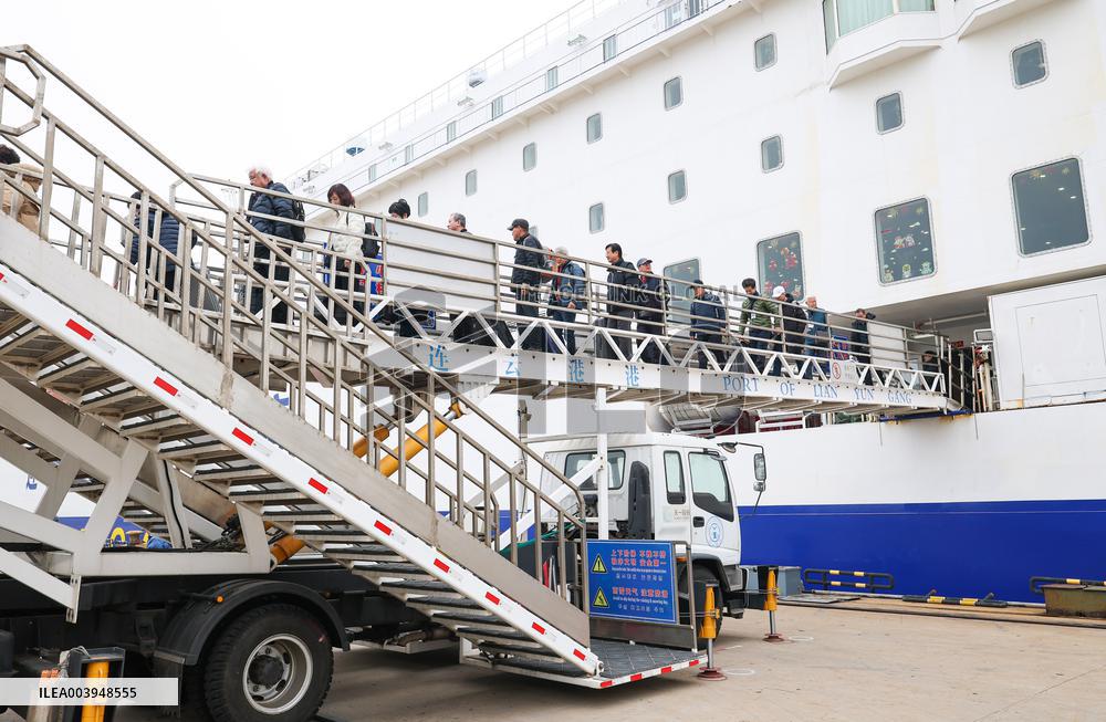 South Korean Tourists Entering China