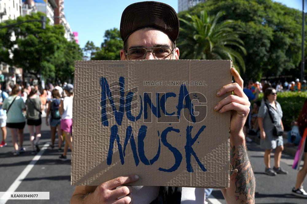 Anti-fascist and Anti-racist Federal Pride March - Buenos Aires