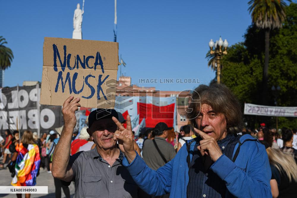 Anti-fascist and Anti-racist Federal Pride March - Buenos Aires