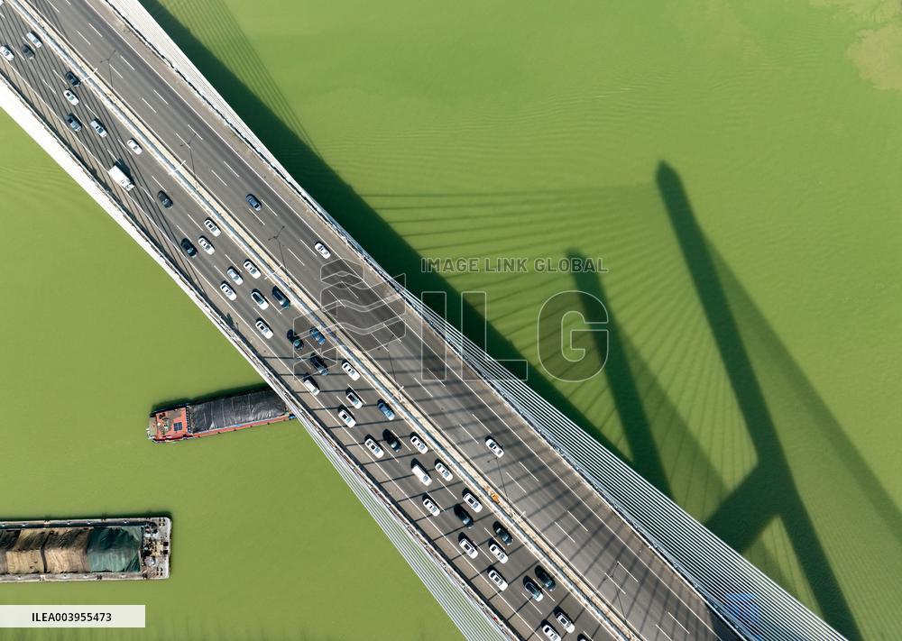 Highway Traffic Return Peak