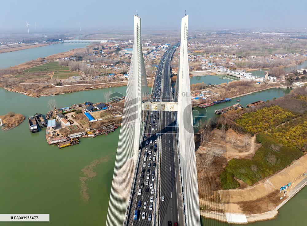 Highway Traffic Return Peak