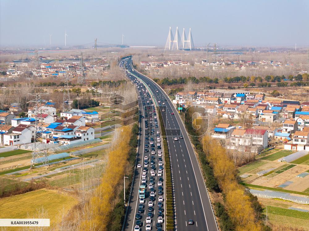 Highway Traffic Return Peak