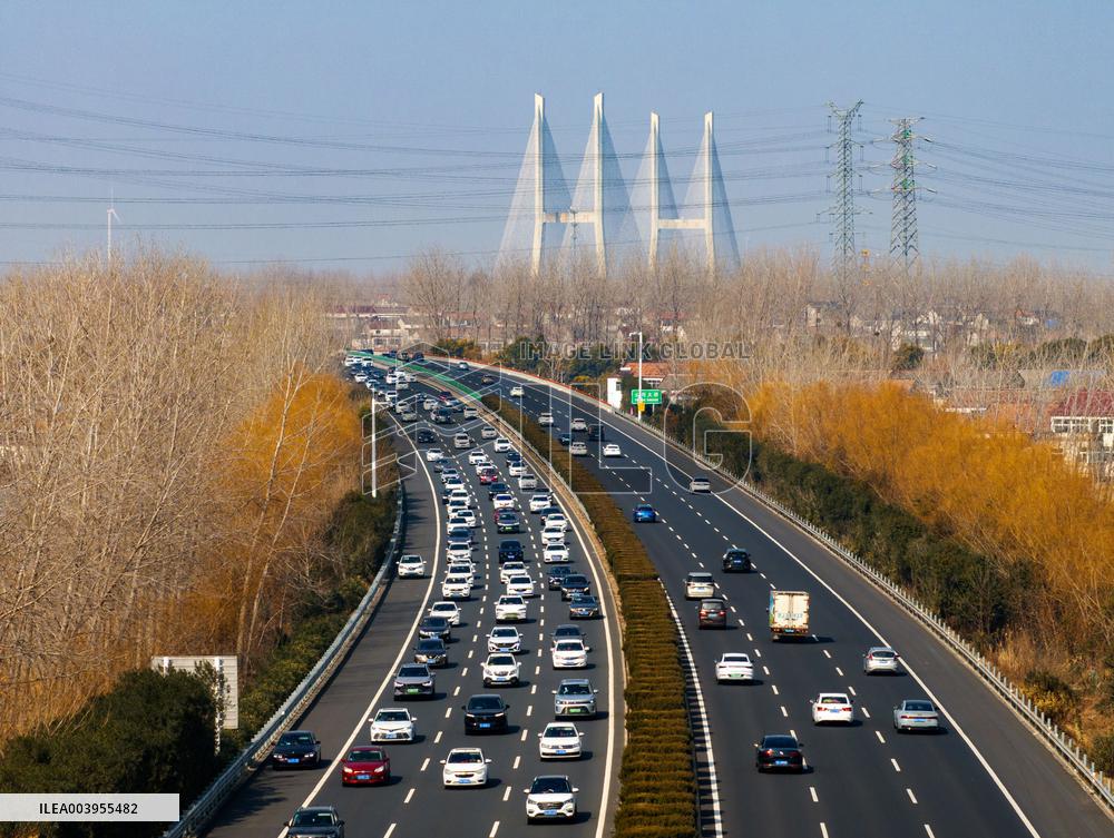 Highway Traffic Return Peak