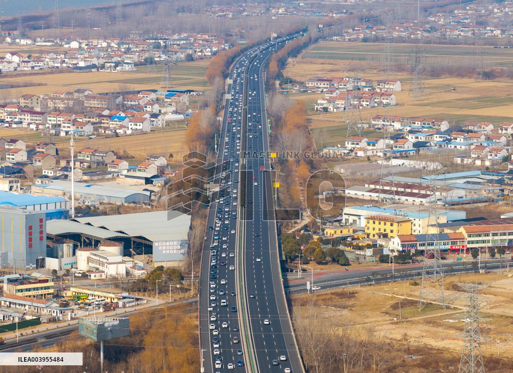 Highway Traffic Return Peak
