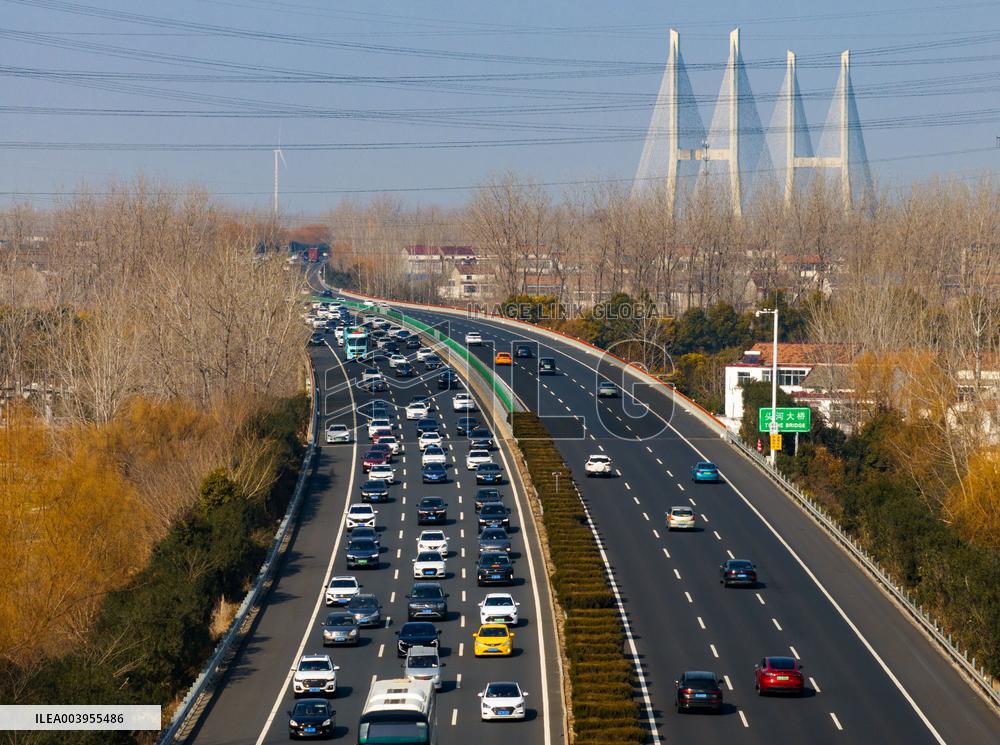 Highway Traffic Return Peak