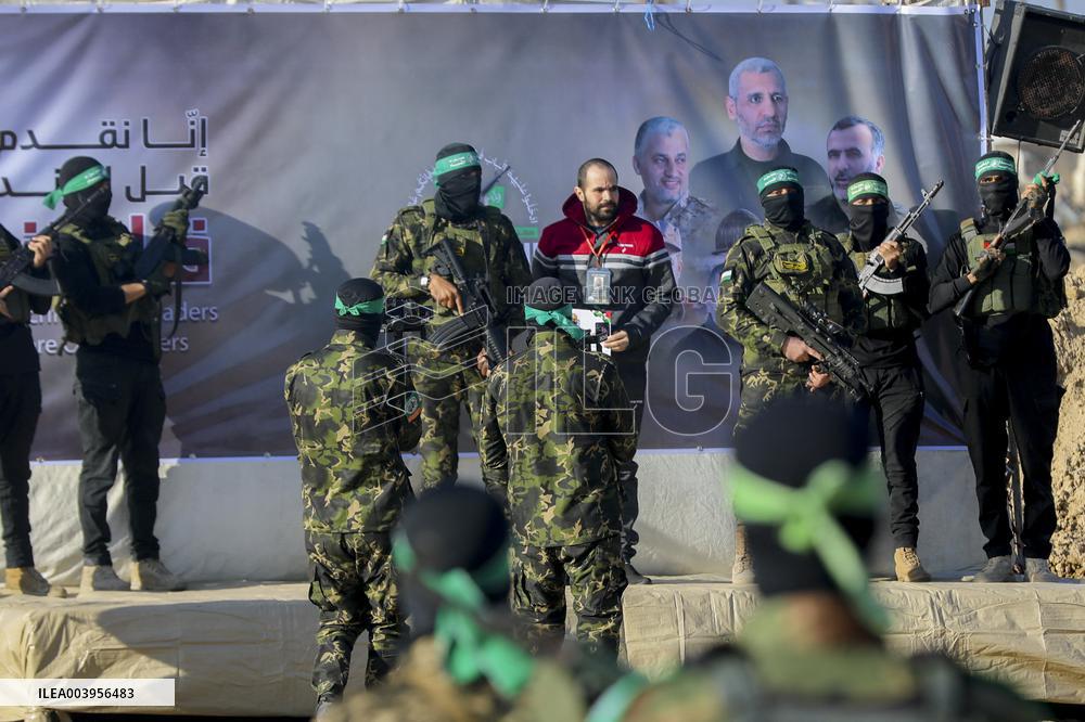 Hamas Hands Over New Israeli Prisoners - Gaza