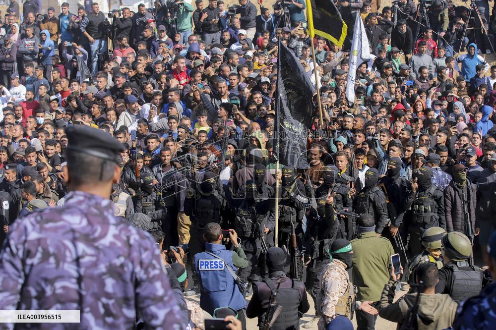 Hamas Hands Over New Israeli Prisoners - Gaza