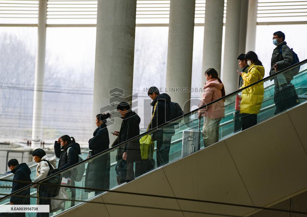 Spring Festival Travel Return Peak in Fuyang
