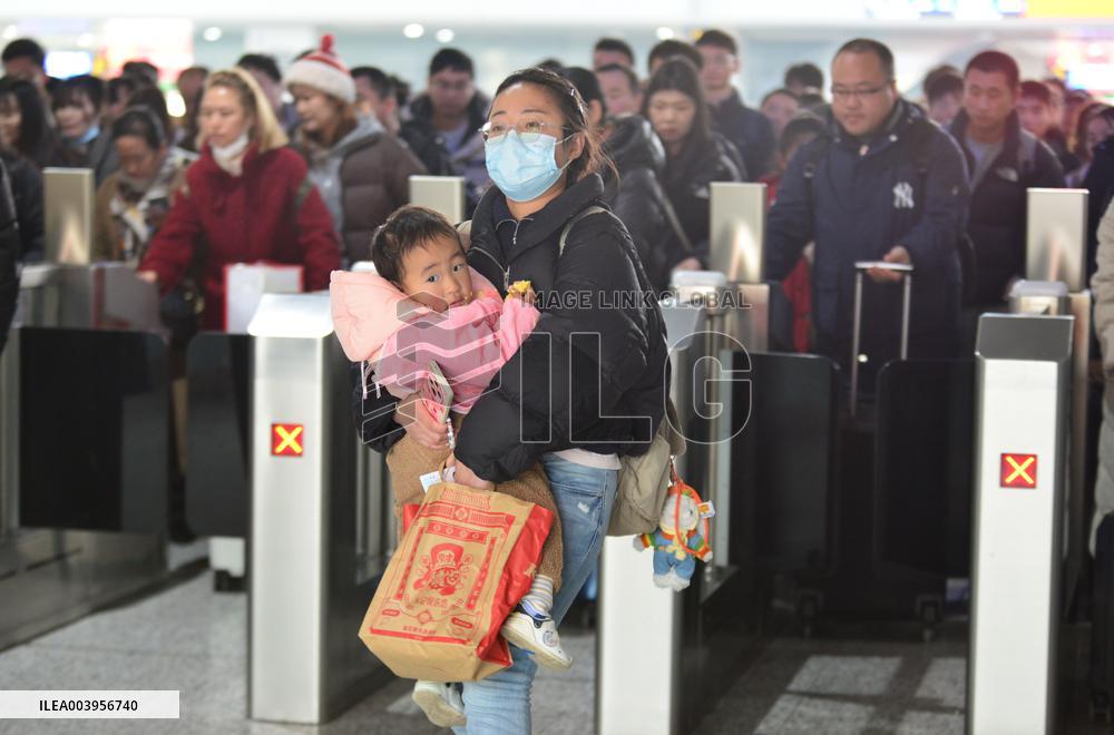 Spring Festival Travel Return Peak in Fuyang