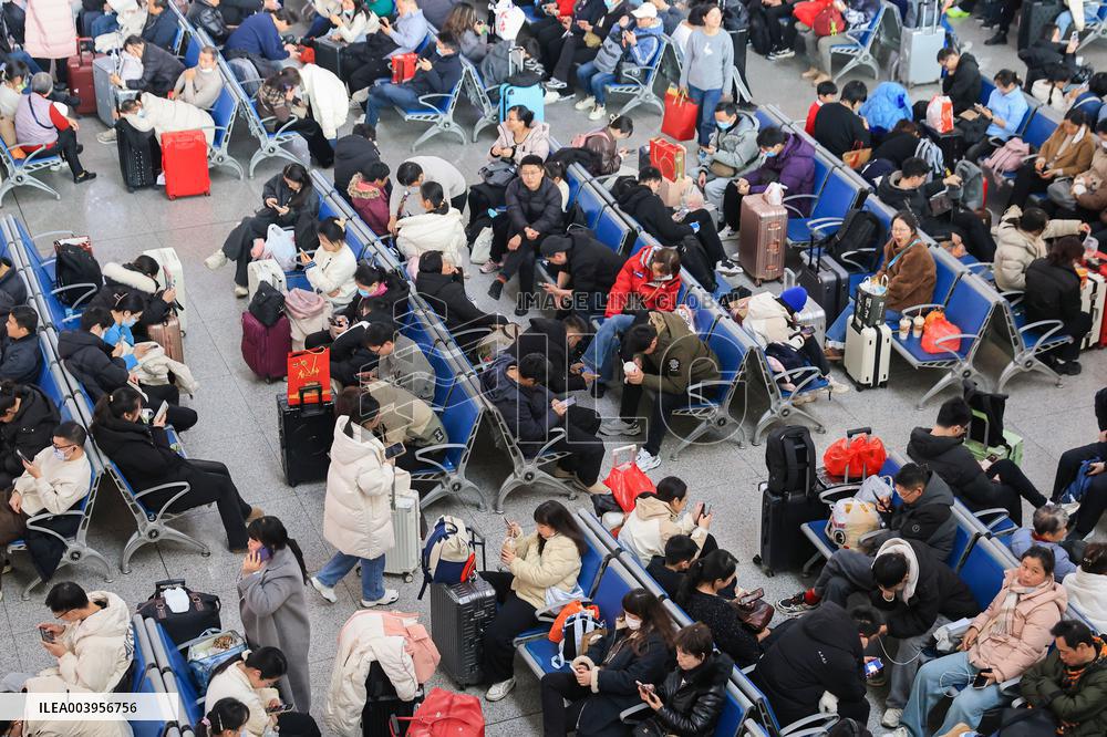 Spring Festival Travel Return Peak in Nanjing