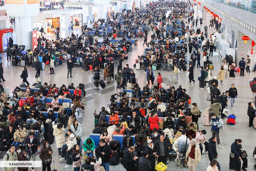 Spring Festival Travel Return Peak in Nanjing