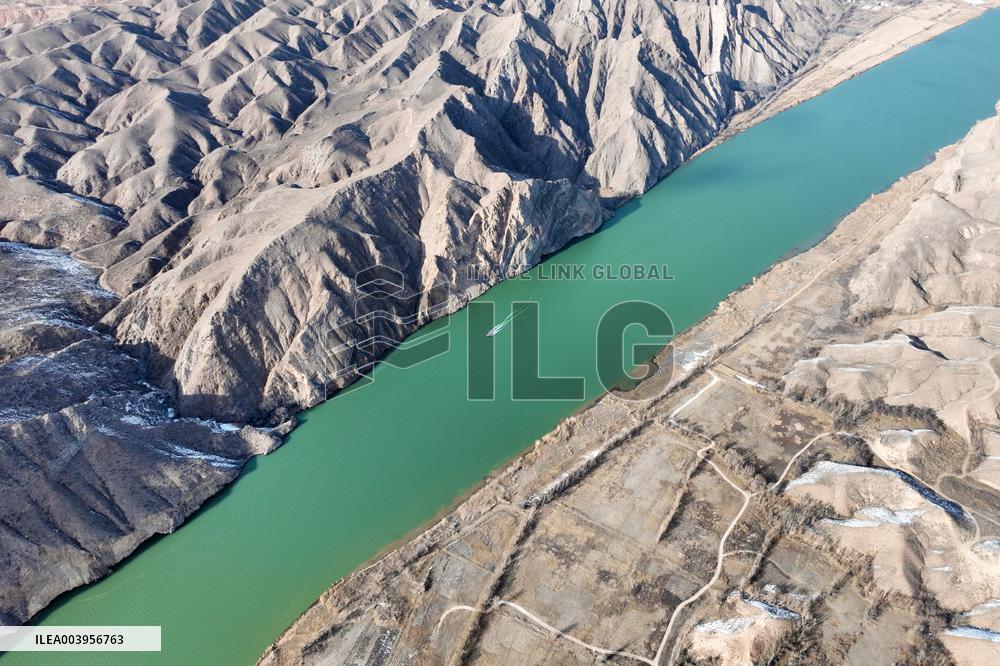 Qingtong Gorge Yellow River Grand Canyon in Wuzhong