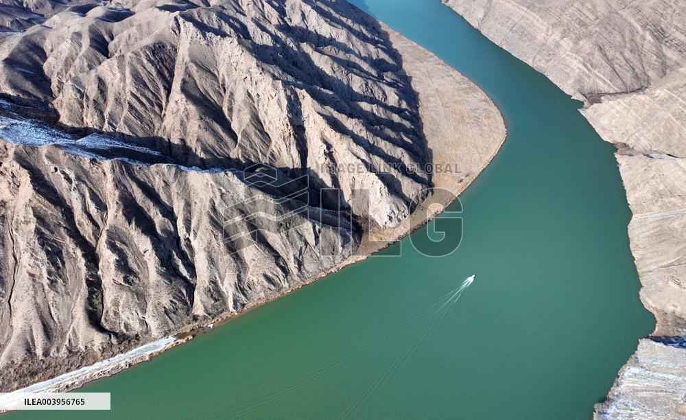 Qingtong Gorge Yellow River Grand Canyon in Wuzhong