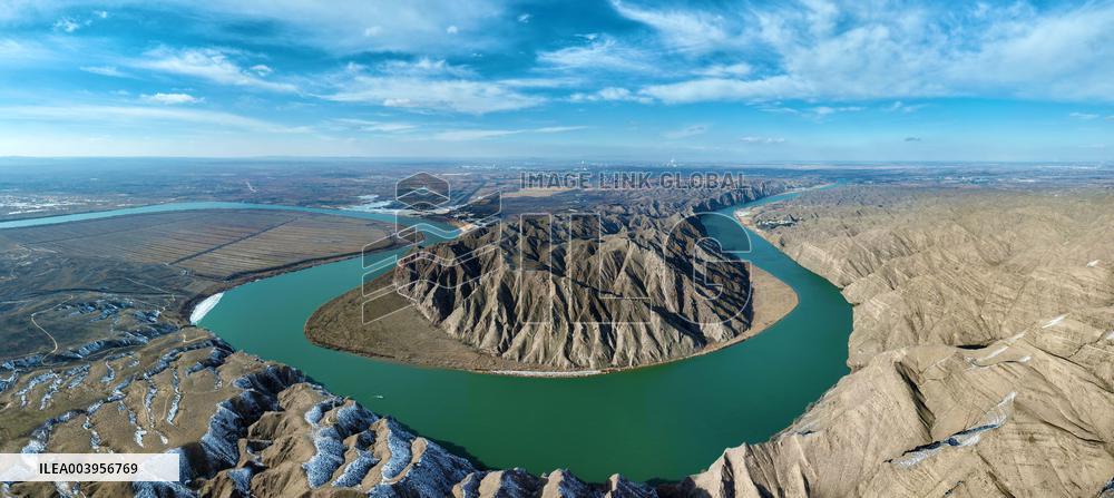 Qingtong Gorge Yellow River Grand Canyon in Wuzhong