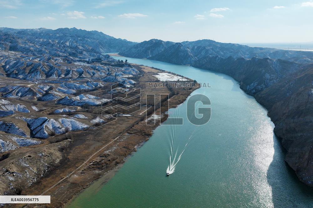 Qingtong Gorge Yellow River Grand Canyon in Wuzhong