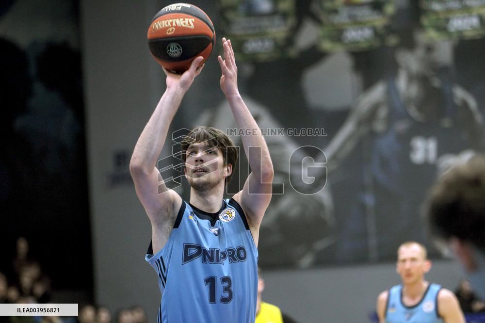 Dnipro vs Staryi Lutsk match postponed due to air raid alarm