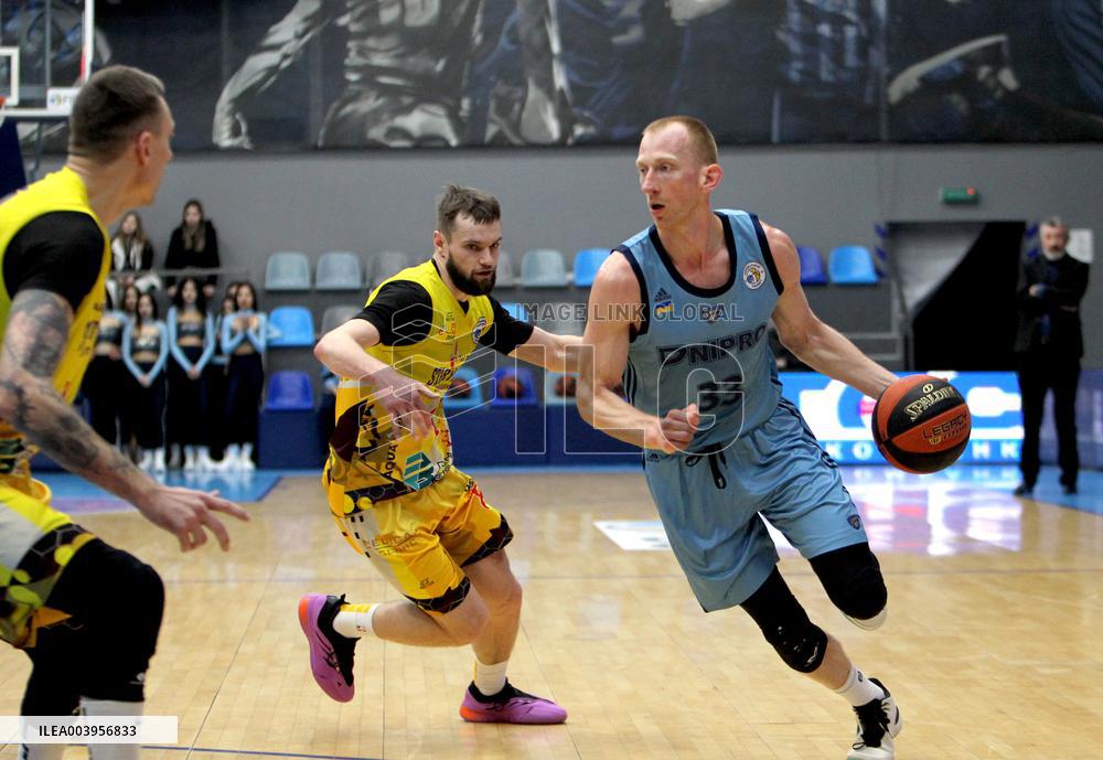 Dnipro vs Staryi Lutsk match postponed due to air raid alarm