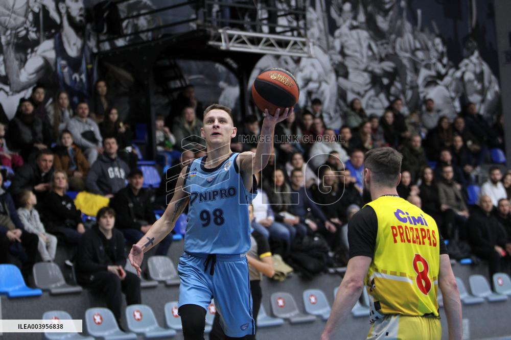 Dnipro vs Staryi Lutsk match postponed due to air raid alarm