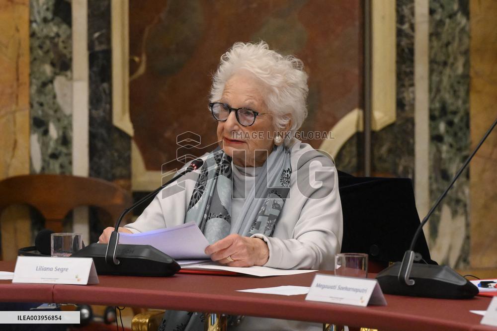 Pope Francis Attends World Meeting on Children's Rights - Vatican