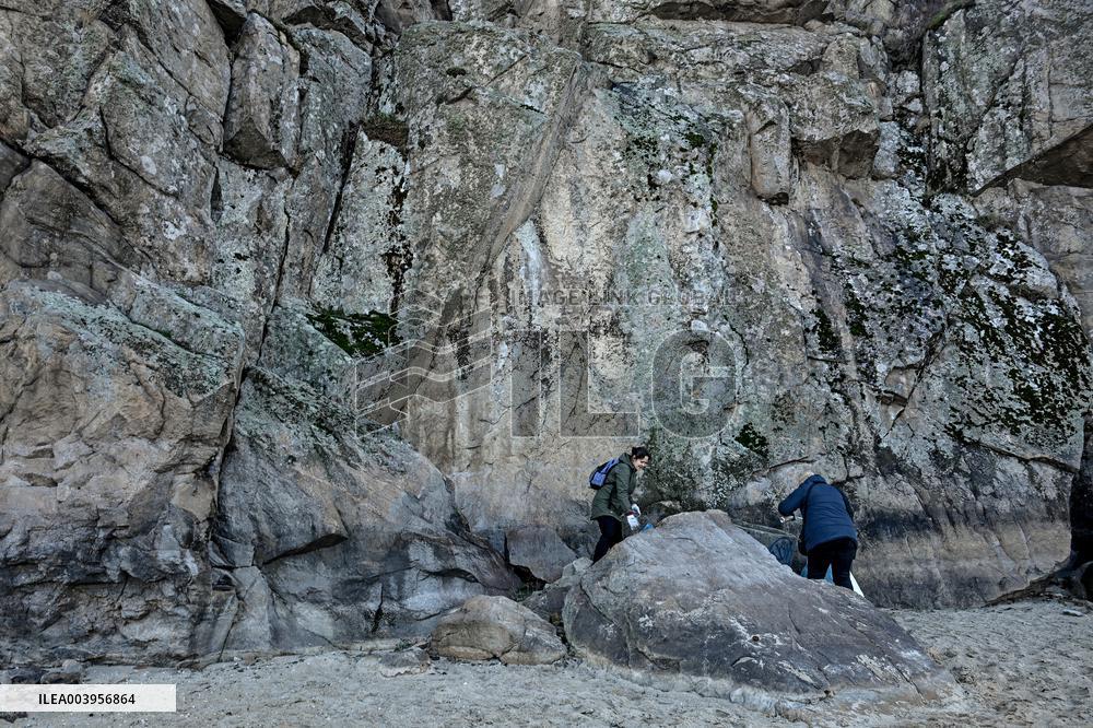 Litter picking on Khortytsia Island in Zaporizhzhia